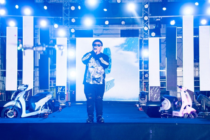 [Video] Liveshow Sóng 2025: Bản hòa ca cảm xúc của tuổi trẻ HUTECH 48