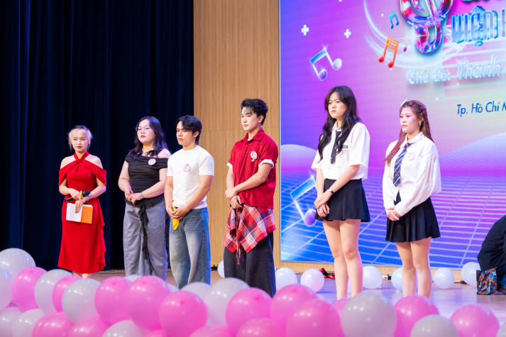 Sinh viên Viện Kỹ thuật “cháy” hết mình tại Gala Văn nghệ mùa X 74