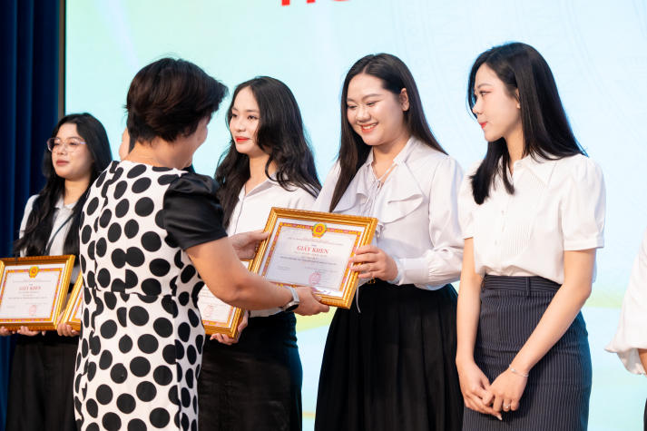 HUTECH tổng kết công tác xây dựng Đảng năm 2025 và triển khai nhiệm vụ năm 2026 91