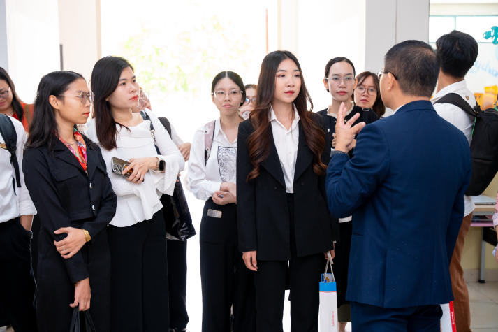 Học viên cao học HUTECH khám phá cơ hội nghề nghiệp và phương pháp giảng dạy quốc tế tại Royal School 65