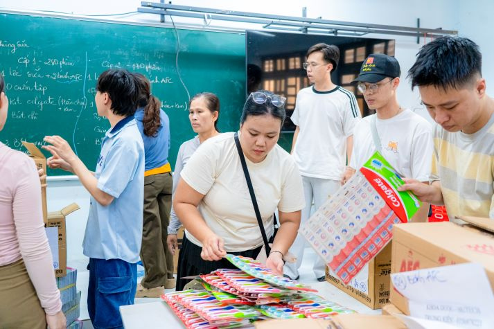 HUTECH CONNECT - Sinh viên Khoa Dược nối dài hành trình 08 năm vì cộng đồng 19