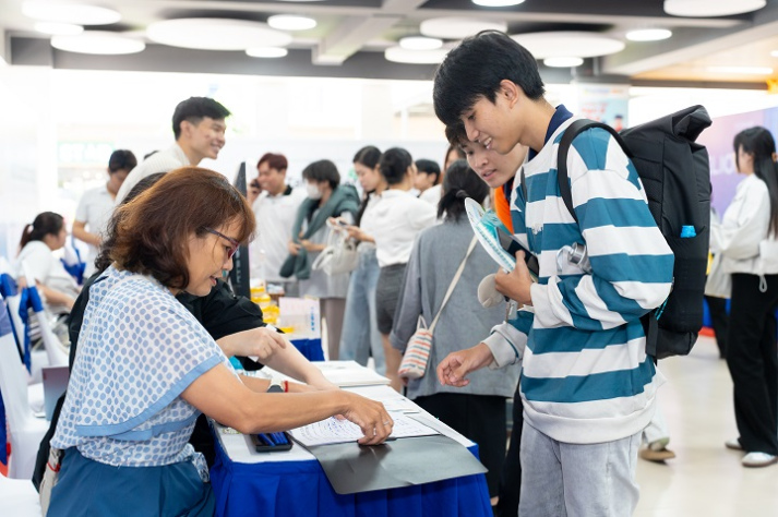 Ngày hội Văn hóa và Tuyển dụng Việt - Hàn 2025: Bắt nhịp văn hóa, chạm cơ hội nghề nghiệp quốc tế 136