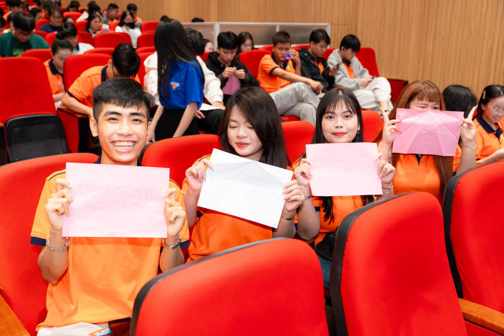 Ghi chép khoa học, đọc hiểu chủ động - Sinh viên Quản trị kinh doanh khám phá bí quyết học tập hiệu quả 79