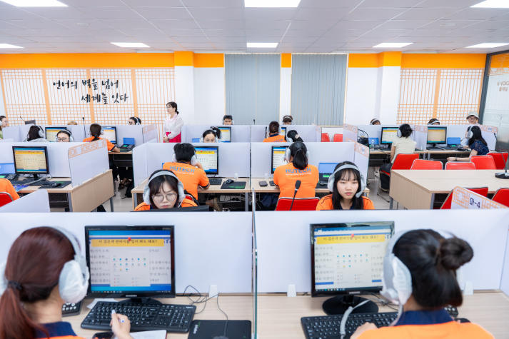 HUTECH enhances Korean language learning experience with international standard “K-VOICE” Interpretation and Translation Lab 45
