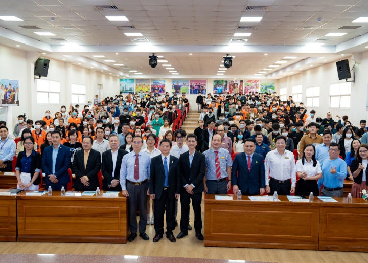 Những chia sẻ tại chương trình sẽ là hành trang bổ ích giúp các bạn đi đến thành công trong tương lai