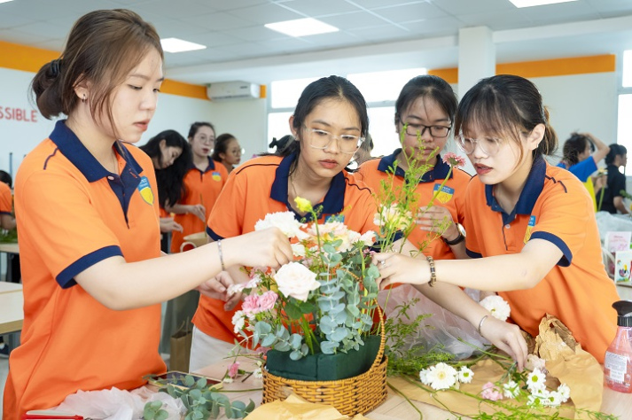 Cùng đón chờ chuỗi hoạt động sôi nổi chào mừng ngày Nhà giáo Việt Nam 20/11 tại HUTECH 13