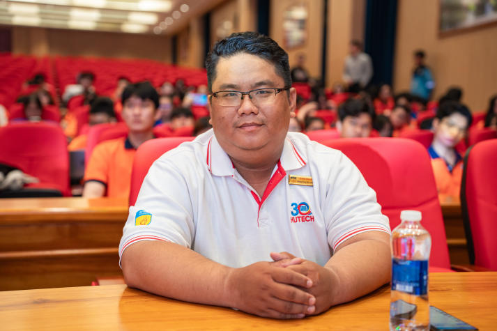 Ban Cán sự lớp HUTECH nâng tầm kỹ năng lãnh đạo và bắt nhịp công nghệ với AI 44