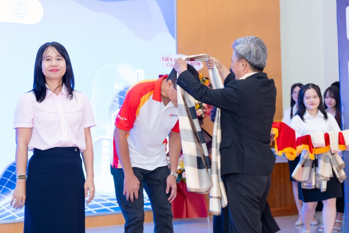 Tân sinh viên Khoa Công nghệ thông tin nắm bắt chiến lược học tập hiệu quả từ chuyên gia 114