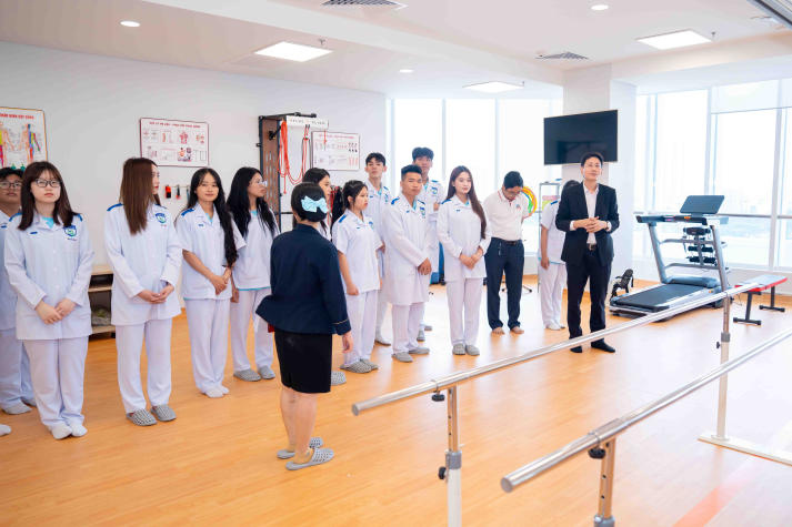 [Video] Sinh viên Khoa Điều dưỡng và Xét nghiệm rèn kỹ năng qua các hoạt động thực chiến 210