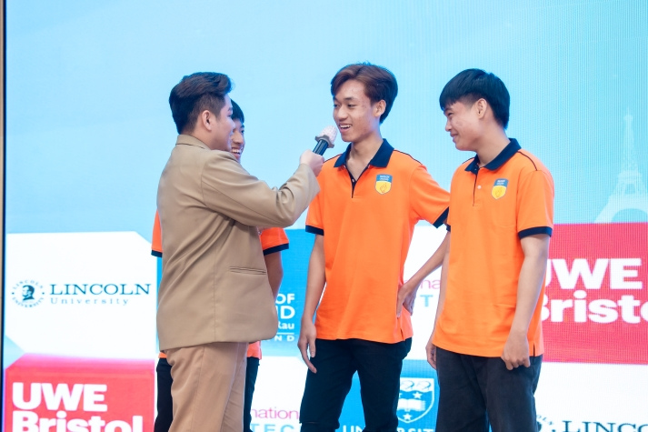 TÂN SINH VIÊN KHÓA 2025 CHÍNH THỨC BƯỚC VÀO HÀNH TRÌNH KHỞI ĐẦU CỦA NHỮNG ƯỚC MƠ 126