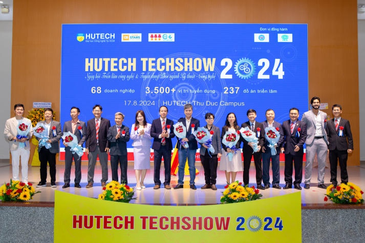 [Video] Sinh viên “khoe” hơn 200 đồ án tốt nghiệp ấn tượng trước doanh nghiệp tại HUTECH TECHSHOW 2024 202