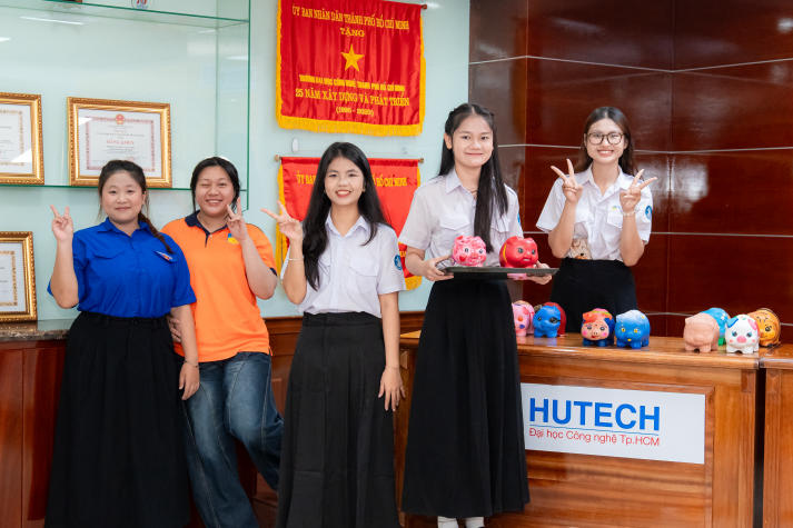 Sinh viên Khoa Tài chính - Thương mại lan tỏa yêu thương từ phong trào nuôi heo đất 49