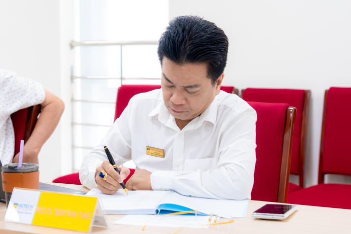 Nghiên cứu sinh ngành Quản trị kinh doanh HUTECH bảo vệ chuyên đề luận án tiến sĩ 20