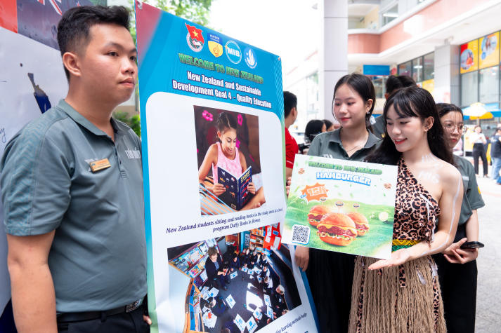 [Video] Sinh viên HUTECH “chạm” vào đa sắc văn hóa tại HUTECH Global Festival 2025 46