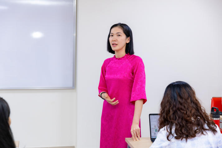 Sinh viên Khoa Dược lắng nghe chia sẻ thực tế về hành trình hành nghề Dược tại Úc 13