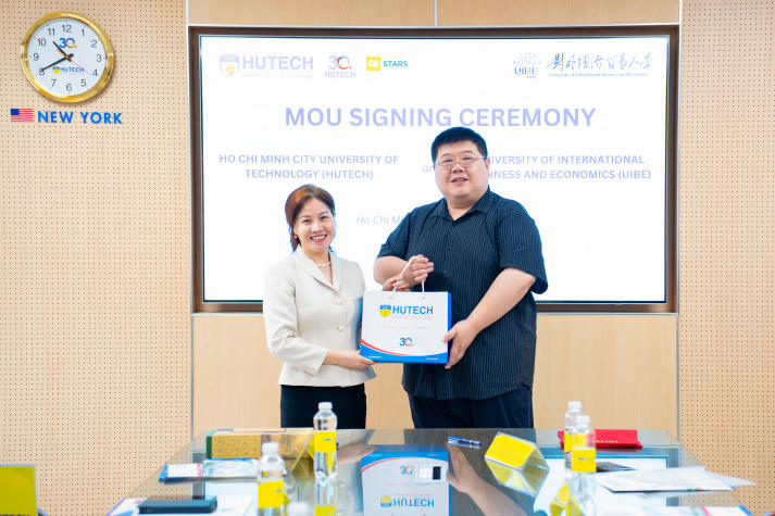 Đẩy mạnh quốc tế hóa giáo dục, HUTECH ký kết MOU với UIBE (Trung Quốc) 74