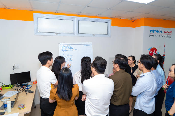 HUTECH chú trọng đào tạo đội ngũ nhân sự toàn diện thông qua Tập huấn kỹ năng “Chăm sóc người học” 76