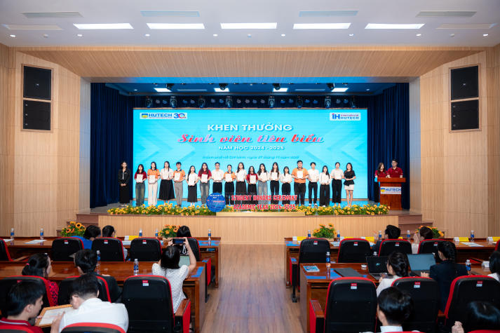 Viện Đào tạo Quốc tế ghi dấu những nỗ lực đáng tự hào tại Lễ tổng kết năm học 2024-2025 57