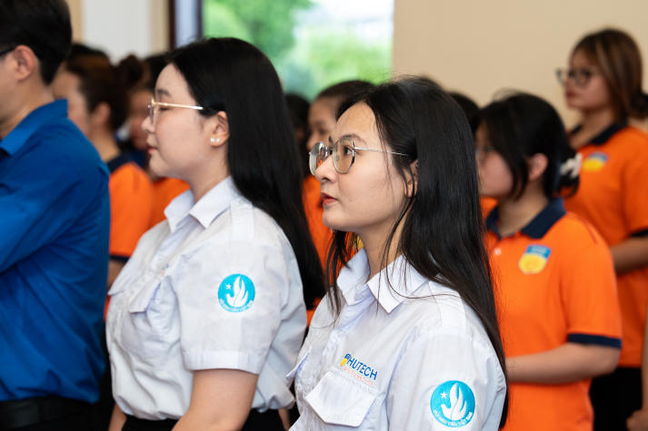 [Ảnh] Về nguồn tại Bến Nhà Rồng: Hành trình ý nghĩa của sinh viên Khoa Tài chính - Thương mại 53
