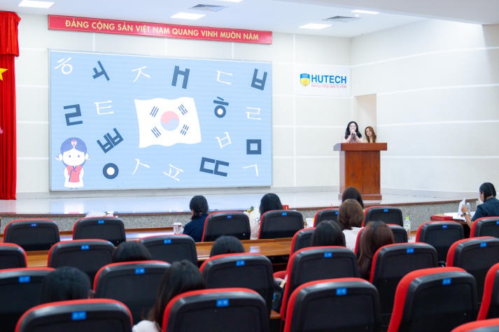 [Video] Students of the Faculty of Korean Studies showcased Korean proficiency at the 3rd "HUTECH Korean Speaking Contest" 103