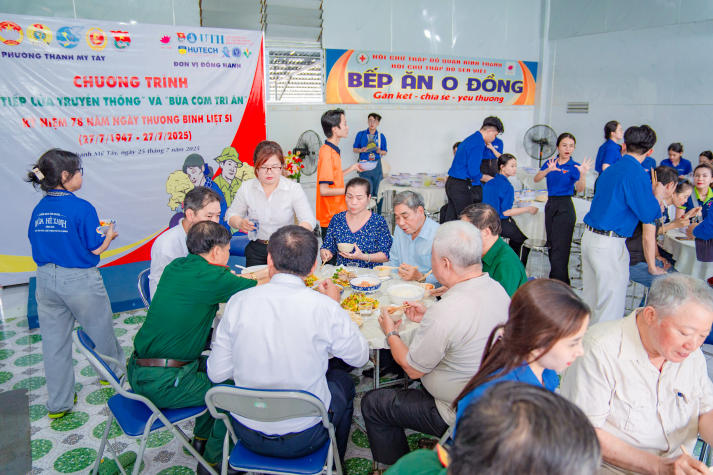 Chiến sĩ Mùa hè xanh HUTECH vun đắp lòng biết ơn, gìn giữ truyền thống dân tộc hướng về Ngày Thương binh - Liệt sĩ 171
