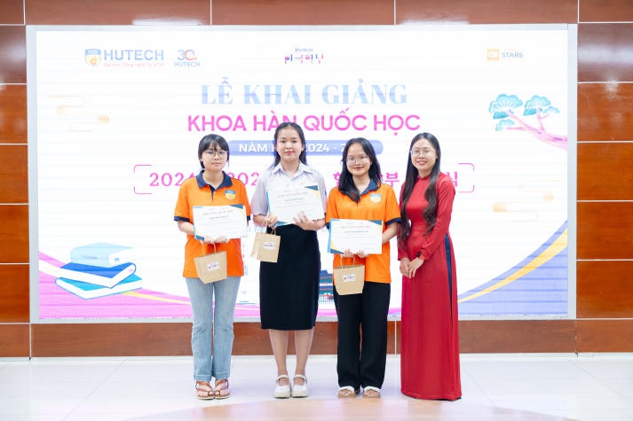 Chuyên gia Hàn Quốc định hướng về thị trường nghề nghiệp cho sinh viên khoa Hàn Quốc học 90