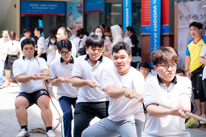 Sinh viên rủ nhau “vi vu” xứ sở kim chi ngay tại HUTECH trong Lễ hội Văn hóa Hàn Quốc 2023 106