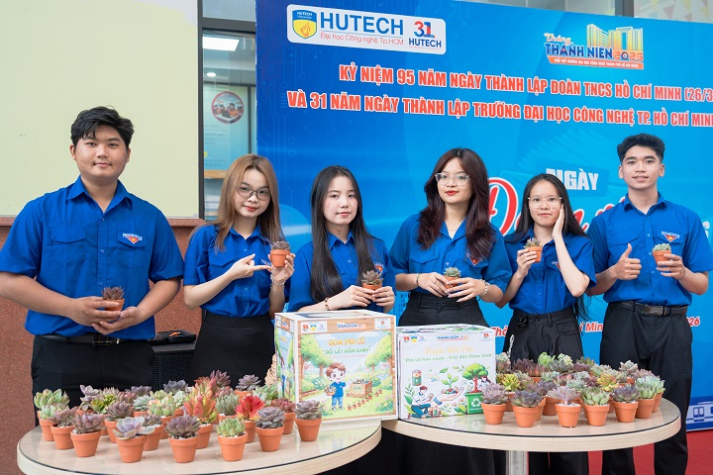 HUTECH kết nạp 54 Đoàn viên ưu tú nhân đợt kỷ niệm 95 năm ngày thành lập Đoàn TNCS Hồ Chí Minh (26/3/1931 - 26/3/2026) 91