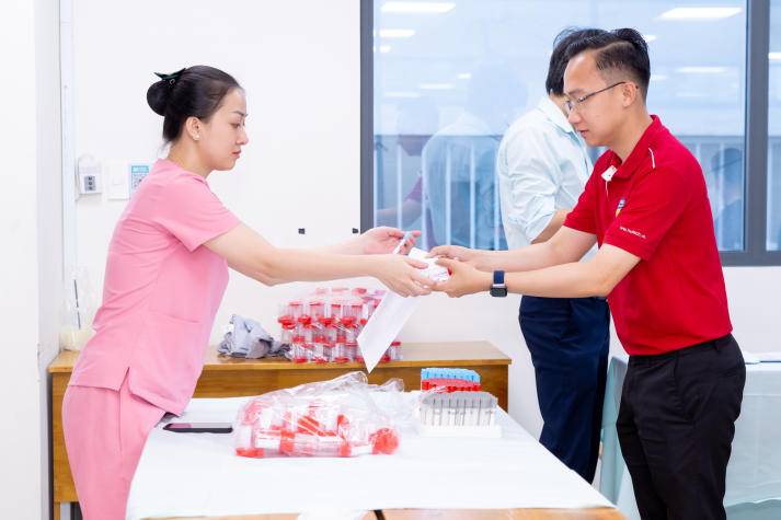 HUTECH tổ chức đợt khám sức khỏe định kỳ 2025, đồng hành cùng sức khỏe CB-GV-NV 100