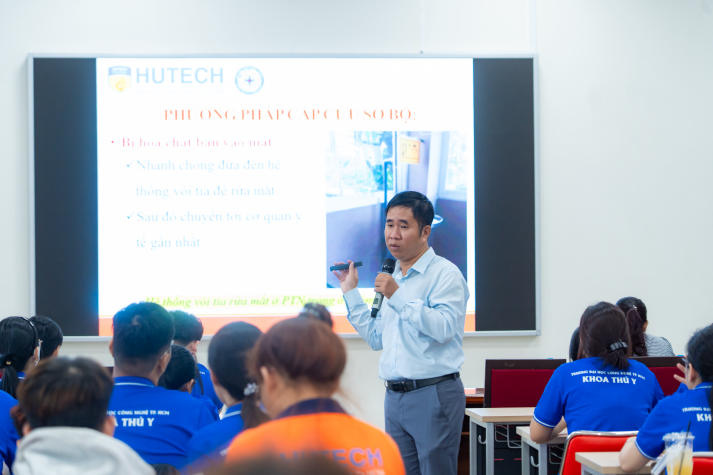 Khoa Thú y trang bị quy trình an toàn phòng thí nghiệm cho sinh viên 36