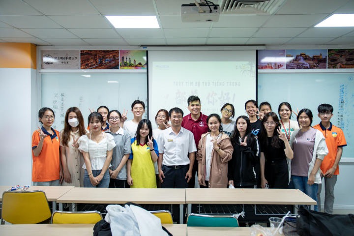 Sinh viên Khoa Trung Quốc học củng cố kiến thức các bộ thủ Tiếng Trung qua cuộc thi học thuật 89