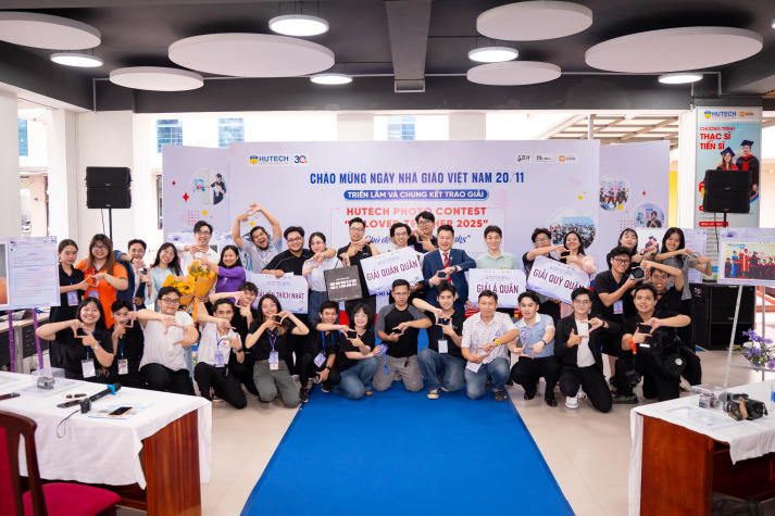 Sinh viên Khoa Quản trị kinh doanh giành giải Quán quân HUTECH Photo Contest “Beloved Teacher 2025” 138