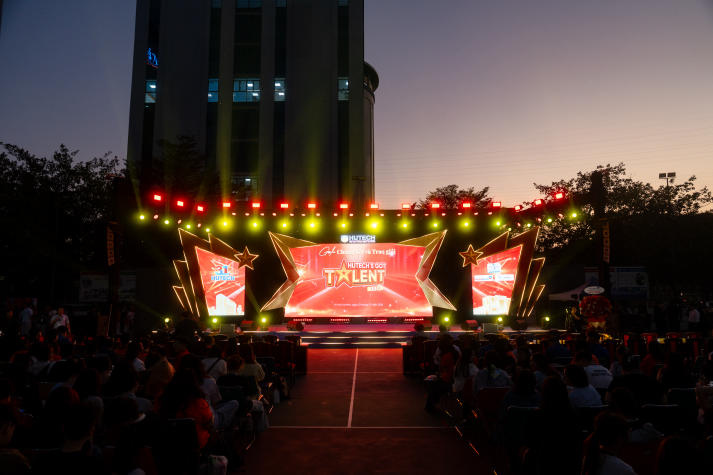 [Ảnh] Những khoảnh khắc vỡ òa cảm xúc tại Chung kết HUTECH’s Got Talent 2026 14