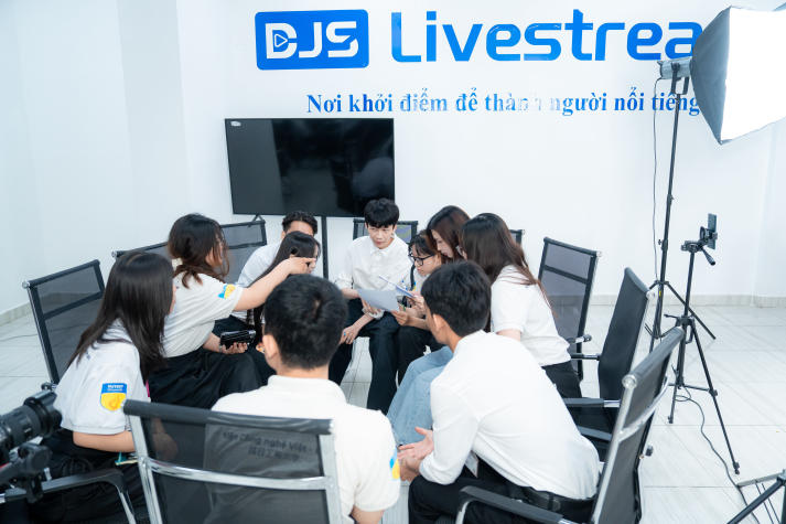 [Video] Tham quan G.DJS, sinh viên VJIT tìm hiểu môi trường làm việc của lĩnh vực truyền thông số 67