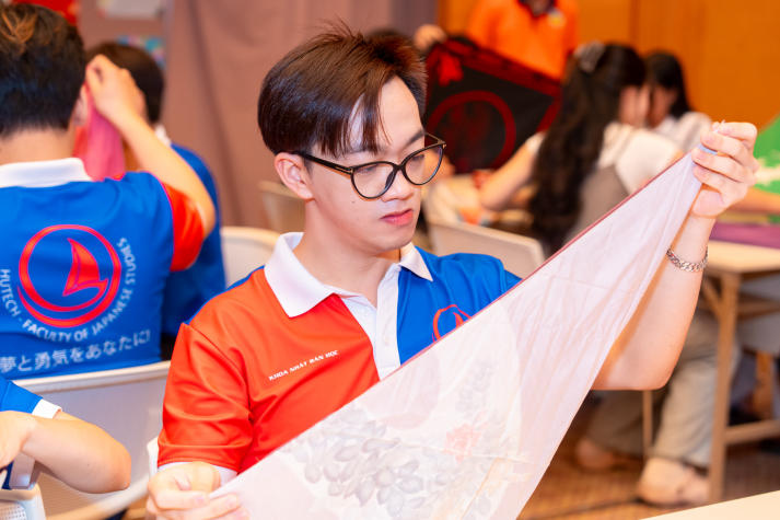 Khoa Nhật Bản học phối hợp cùng Tổng Lãnh sự quán Nhật Bản lan tỏa văn hóa Furoshiki đến sinh viên 59