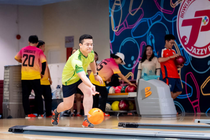 Liên quân VPT - VP.HĐT - P.NS – B.TT - TT.KĐ-ĐBCL - TT.IT lập “hat-trick” vô địch Bowling 31
