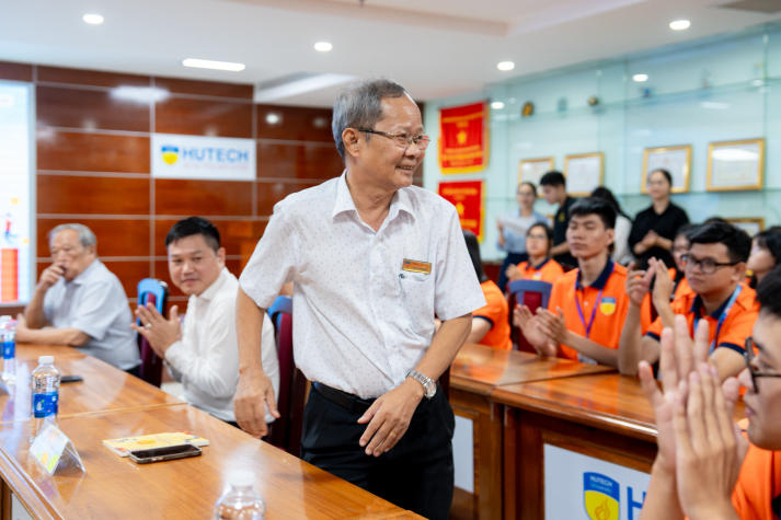 HUTECH trao học bổng “Dám ước mơ - Chạm thành công”, tiếp sức sinh viên vươn lên năm học 2025-2026 26