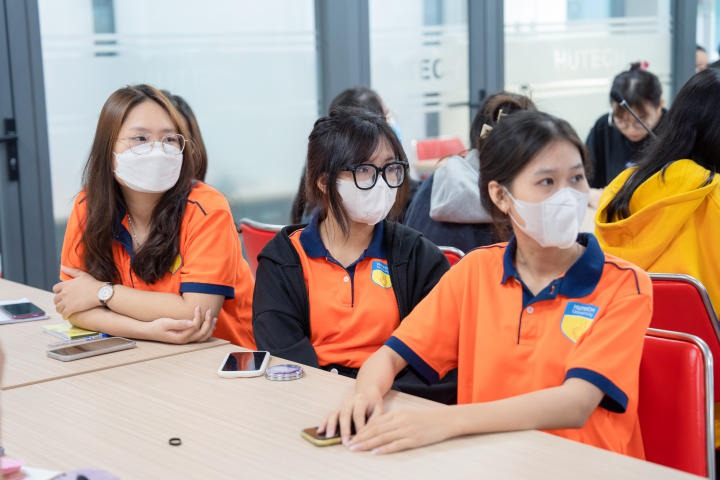 Sinh viên Khoa Hàn Quốc học thích thú “Đối mặt với AI - Tương lai của nghề biên phiên dịch” 87