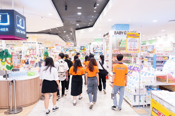 Sinh viên Khoa Nhật Bản học tích luỹ kiến thức thực tế hữu ích từ chuyến tham quan Trung tâm mua sắm AEON Bình Tân 78