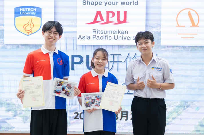 Sinh viên Trường Đại học Ritsumeikan Asia Pacific (APU) báo cáo chương trình thực tập tại HUTECH 41