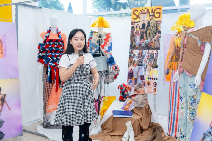 [Video] Đem bọ cánh cứng và người vô gia cư vào đồ án tốt nghiệp, 02 sinh viên ngành Thiết kế thời trang HUTECH “cán đích” thủ khoa và á khoa 50