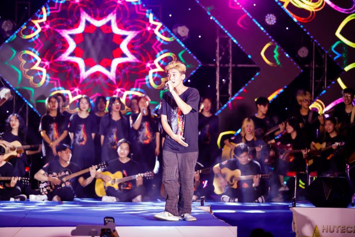 [Ảnh] Trai tài gái sắc HUTECH tự tin “show” nét đẹp năng động đậm chất Gen Z tại đa sân chơi 80