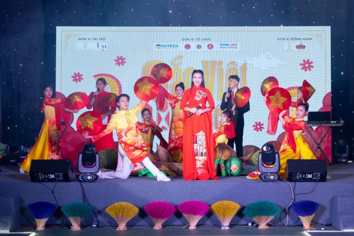 [Video] Khám phá muôn màu sắc Việt tại đêm nhạc “Xuân sẻ chia 2024” của Viện Công nghệ Việt - Nhật 67