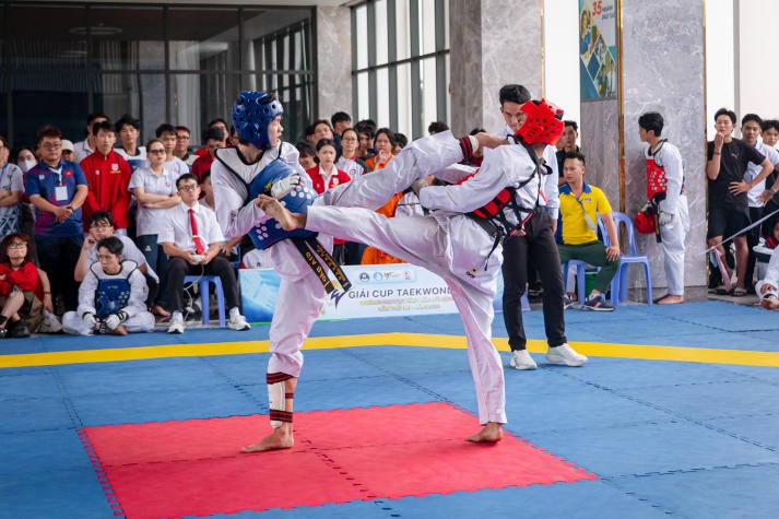 Đoàn vận động viên CLB Taekwondo HUTECH gặt “mưa” huy chương tại Giải đấu “Cup Taekwondo Trường Đại học Văn Hiến mở rộng lần thứ 8” 42