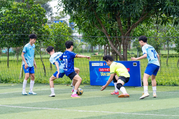 Viện Văn hoá - Nghệ thuật - Thể thao đoạt cúp vô địch môn Bóng đá nam Giải thể thao chào đón tân sinh viên 46