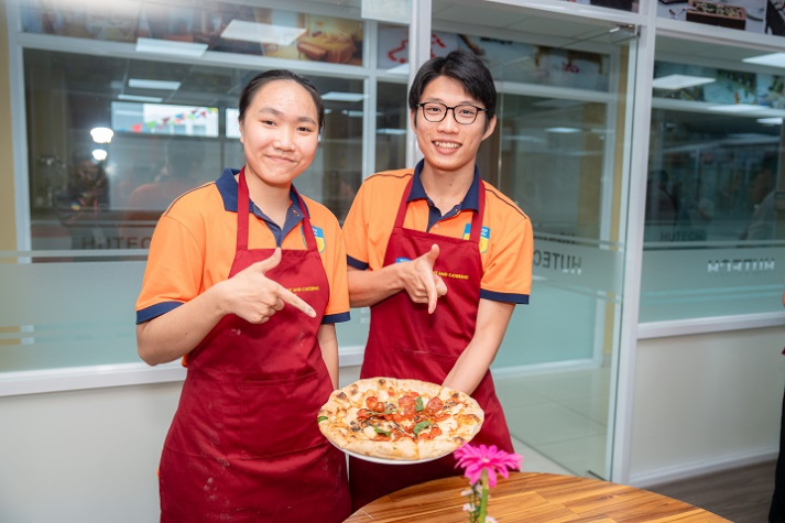 [Video] Top 4 Giải vô địch Pizza Thế giới 2025 hướng dẫn sinh viên Quản trị nhà hàng làm pizza “chuẩn Ý” 48