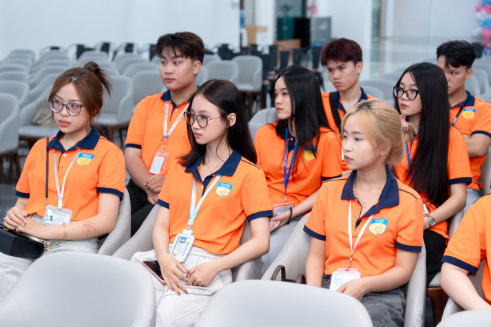 Sinh viên Khoa Khoa học Xã hội và Quan hệ Công chúng khám phá dòng chảy công nghệ tại CT Innovation Hub 4.0 60