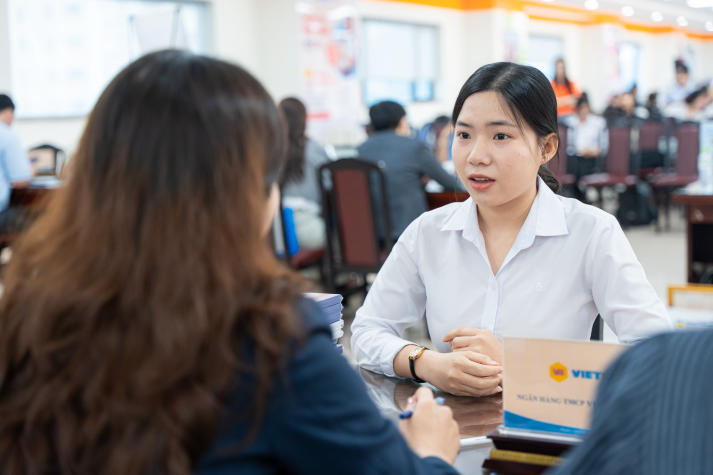 Phỏng vấn trực tiếp cùng doanh nghiệp, HUTECH-ers mở rộng cơ hội việc làm ngay từ giảng đường 36