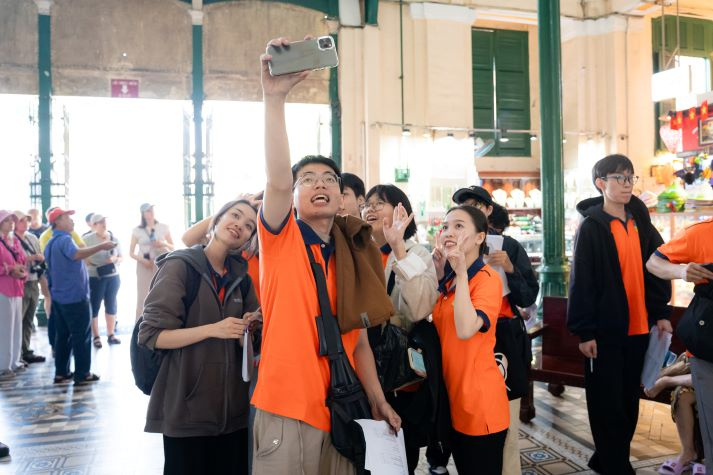 [Ảnh] Sinh viên Khoa Tiếng Anh và hành trình “học trong di sản” giữa lòng thành phố 31