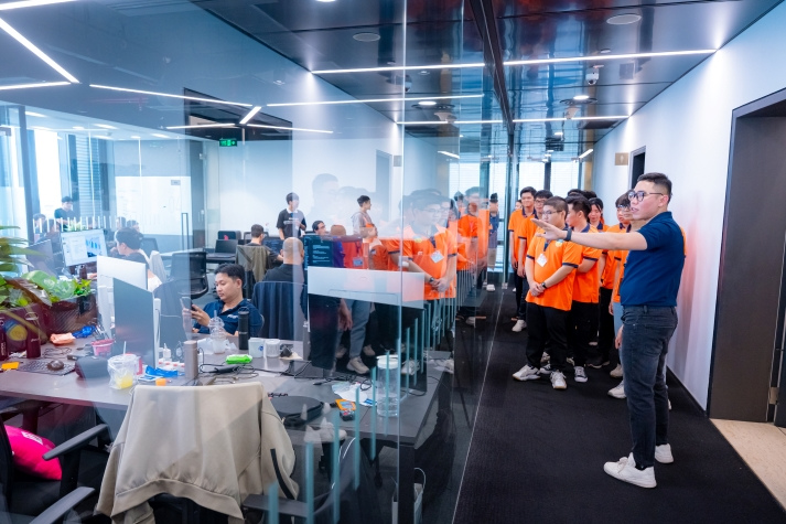Cùng Metro, IT-ers HUTECH khám phá môi trường làm việc chuyên nghiệp tại Vietnam Silicon 95